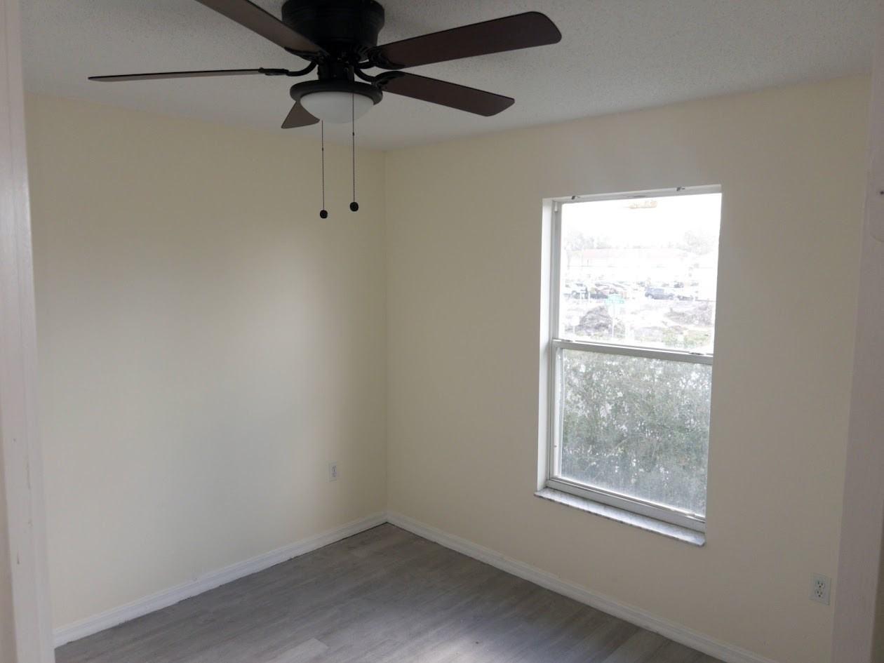 271 Hart Lane - Photo 4 of 10