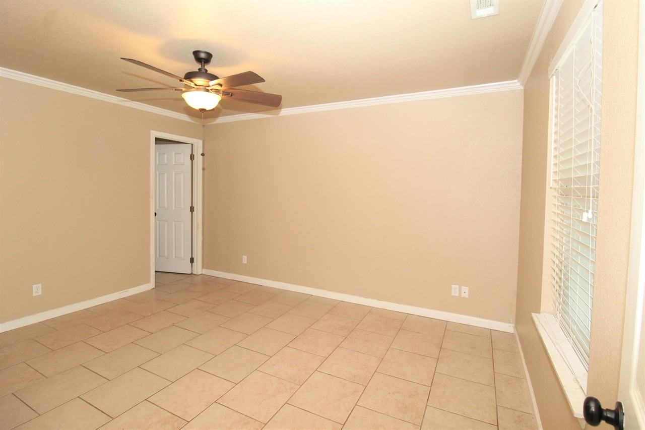 2060 N Leverett Avenue - Photo 5 of 16