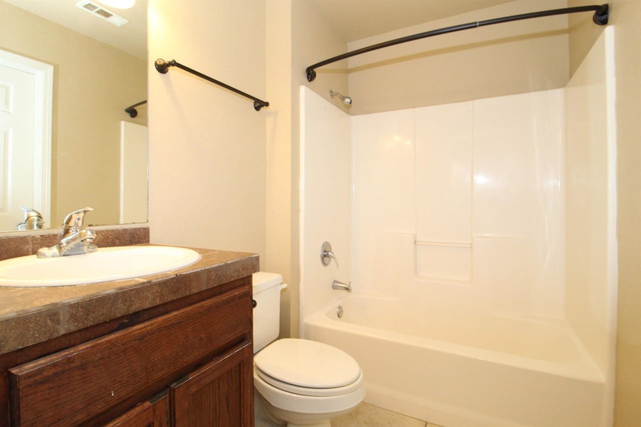 2060 N Leverett Avenue - Photo 6 of 16