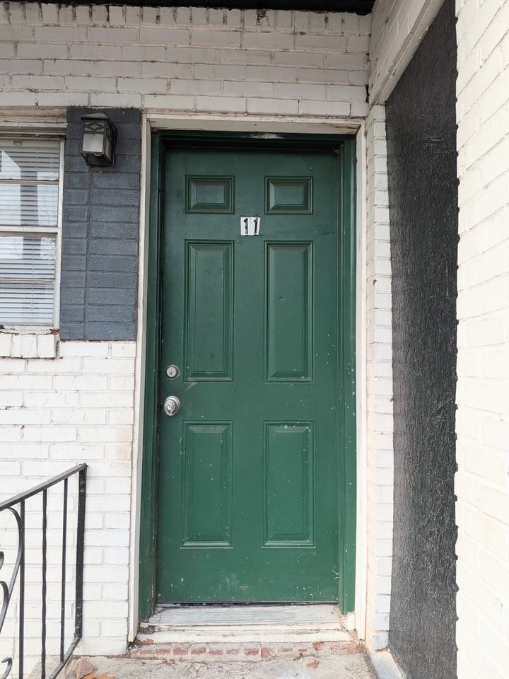 4855 College Street - Photo 2 of 6