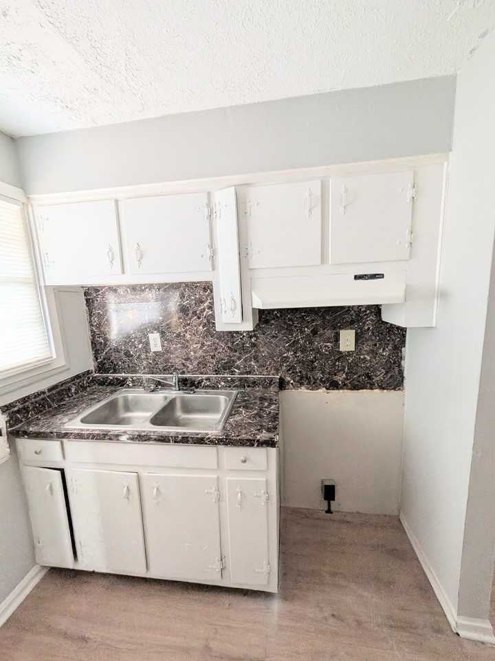 4855 College Street - Photo 4 of 6