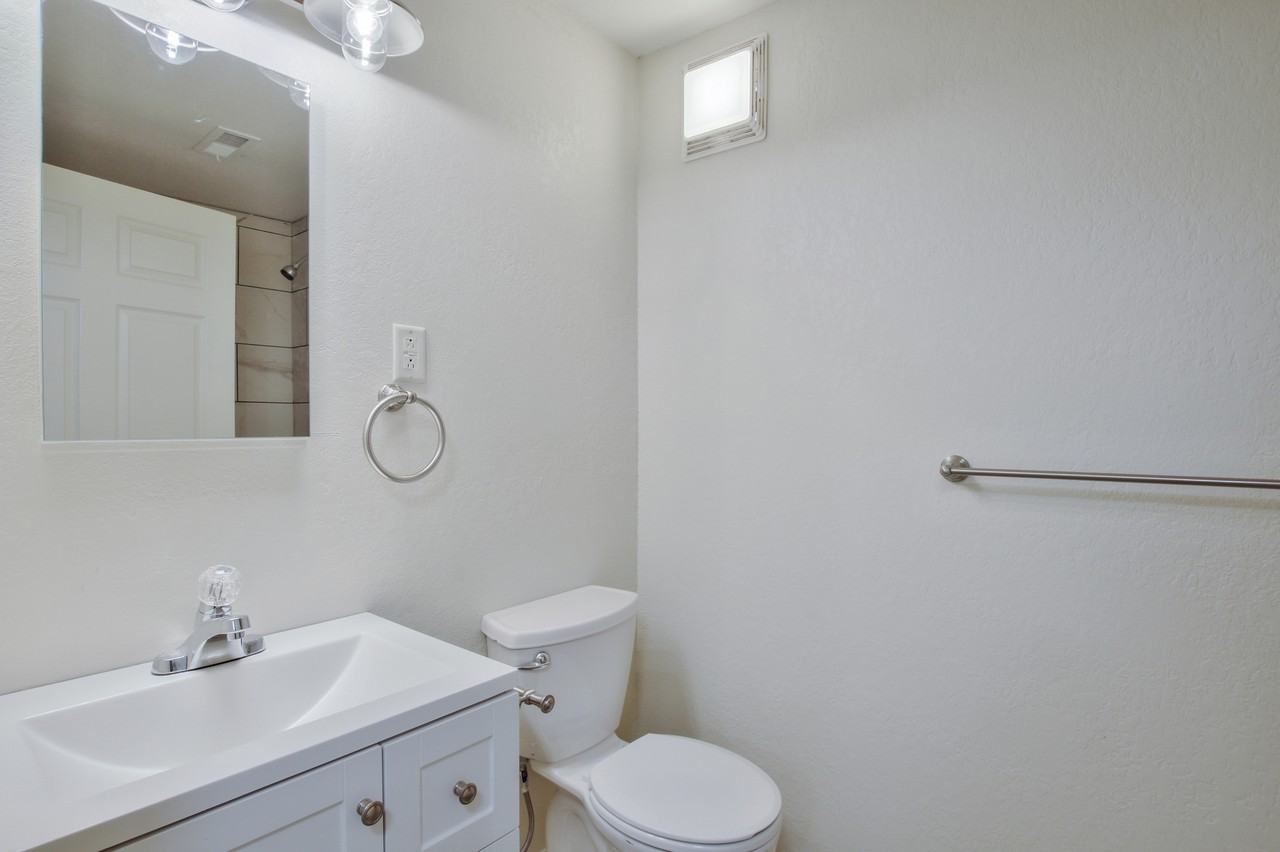 724 Laramie - Photo 5 of 9