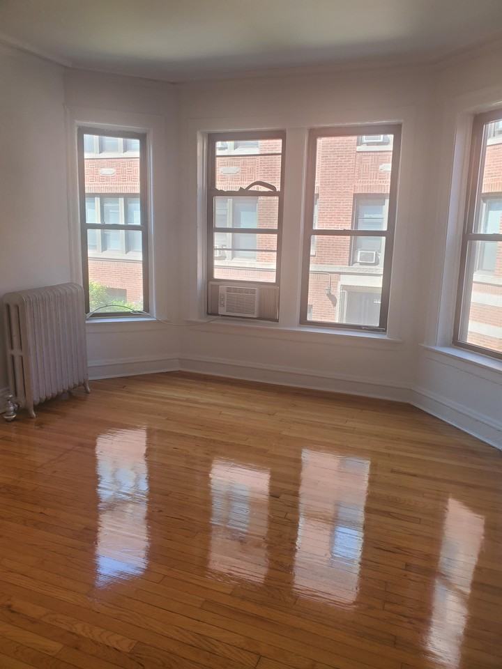 68 Crandon Apartments - Photo 2 of 19