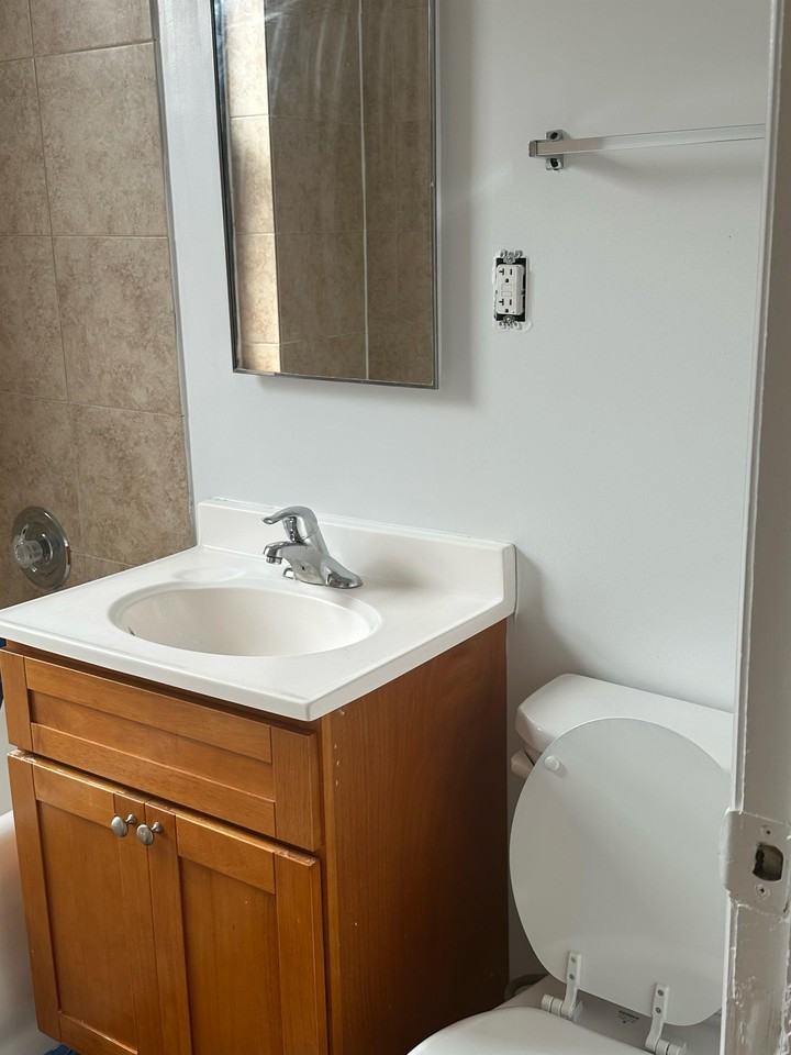 68 Crandon Apartments - Photo 7 of 19