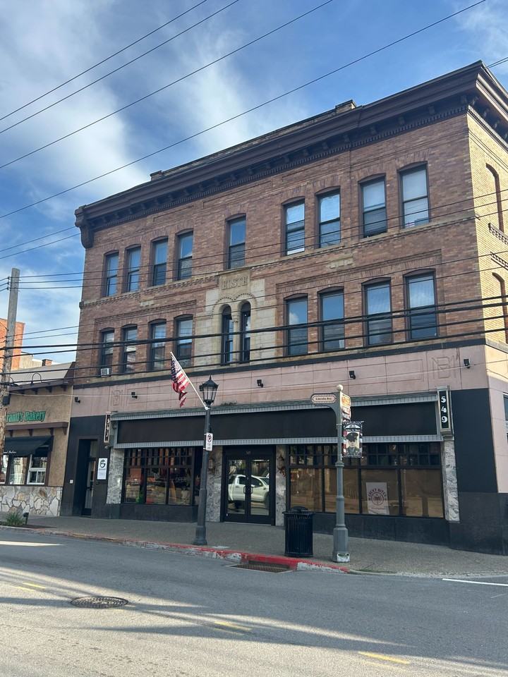 547-549 Lincoln Avenue - Photo 7 of 7