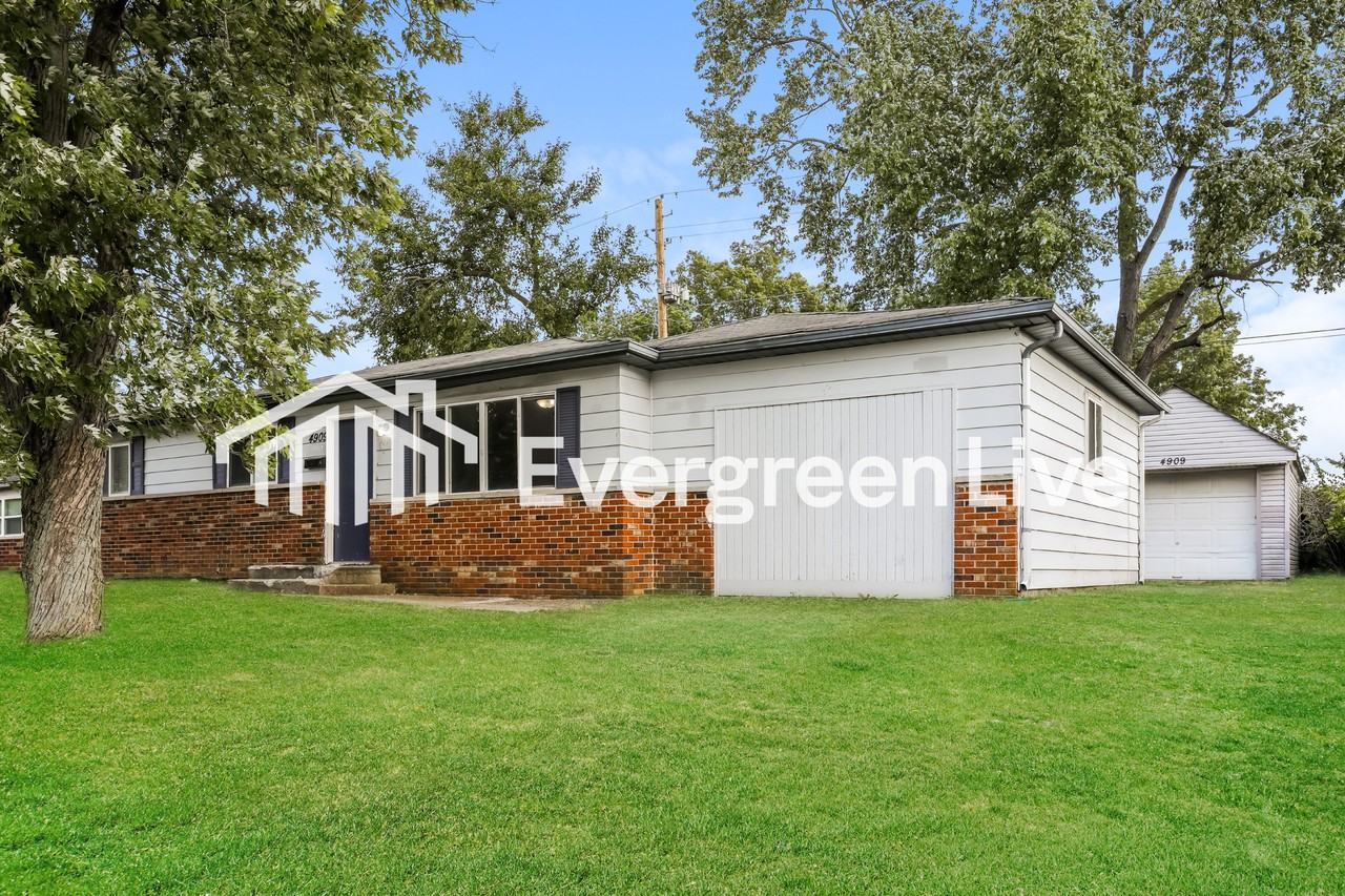 4909 Hyperion Ct - Photo 2 of 15