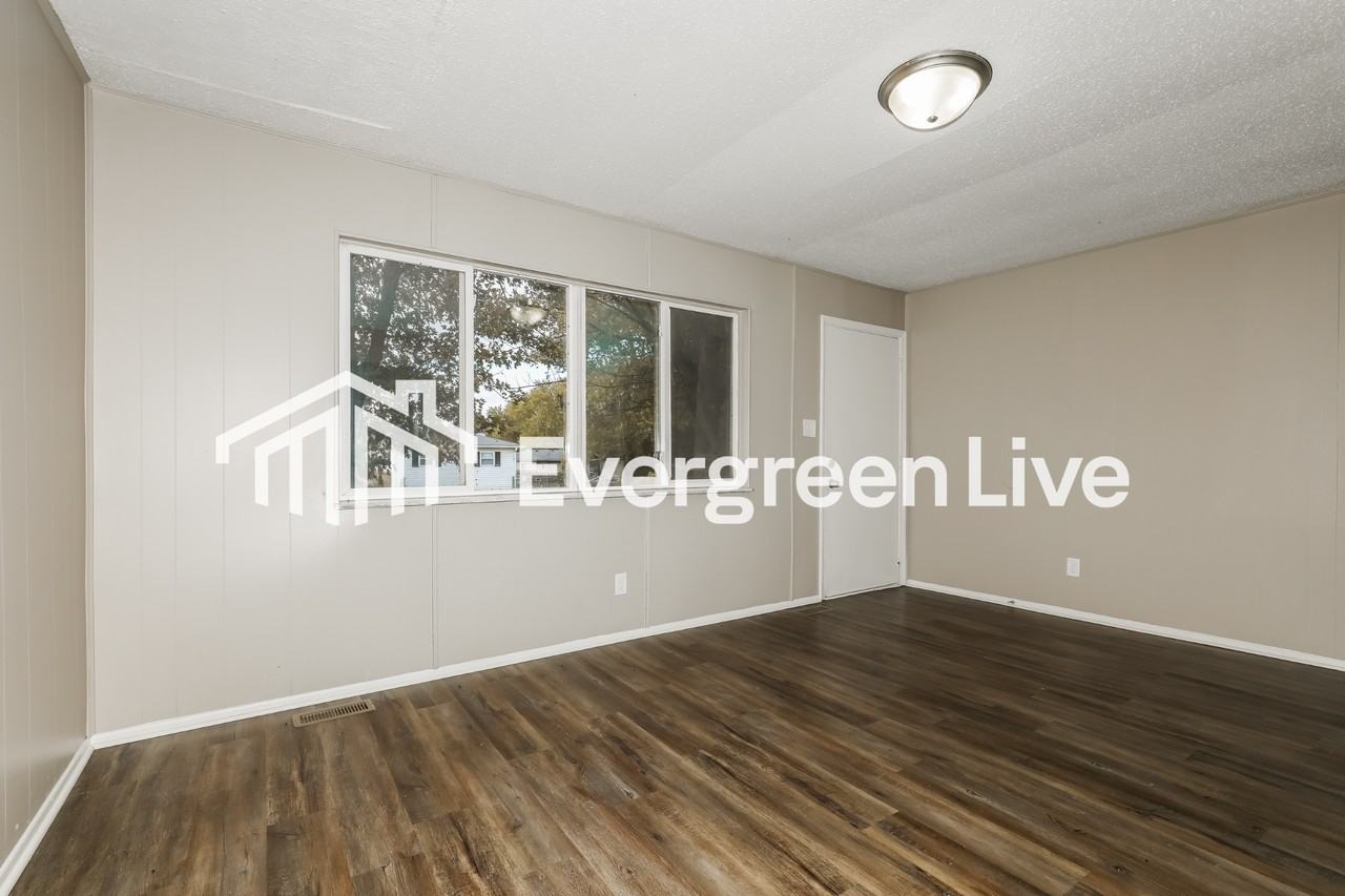 4909 Hyperion Ct - Photo 4 of 15