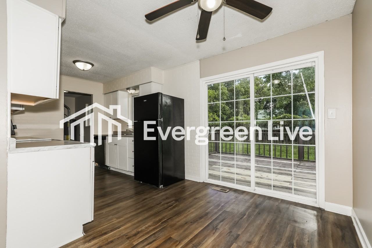 4909 Hyperion Ct - Photo 5 of 15