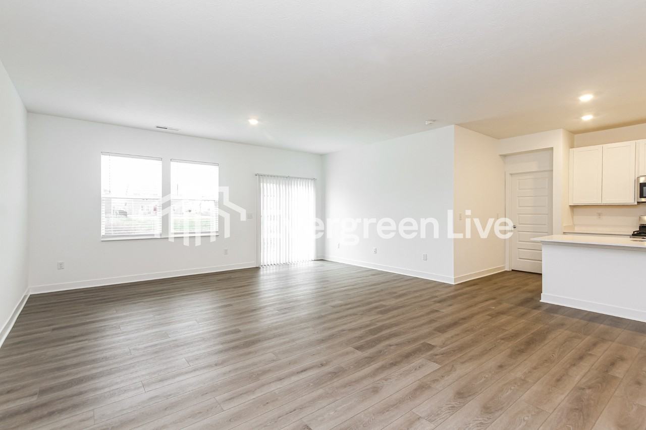 3585 Cosmic Ct - Photo 4 of 15