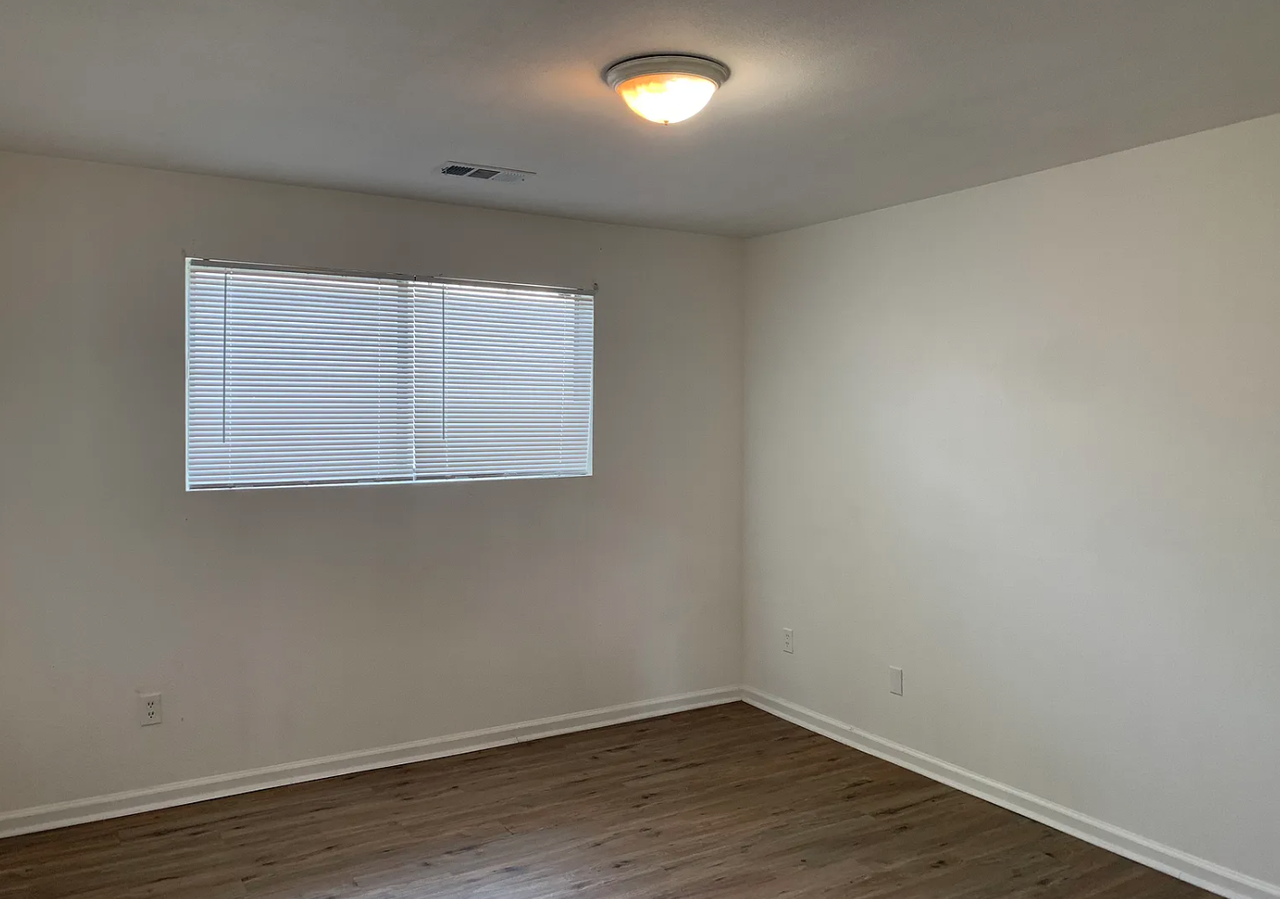 707 North Robertson Street - Photo 4 of 6