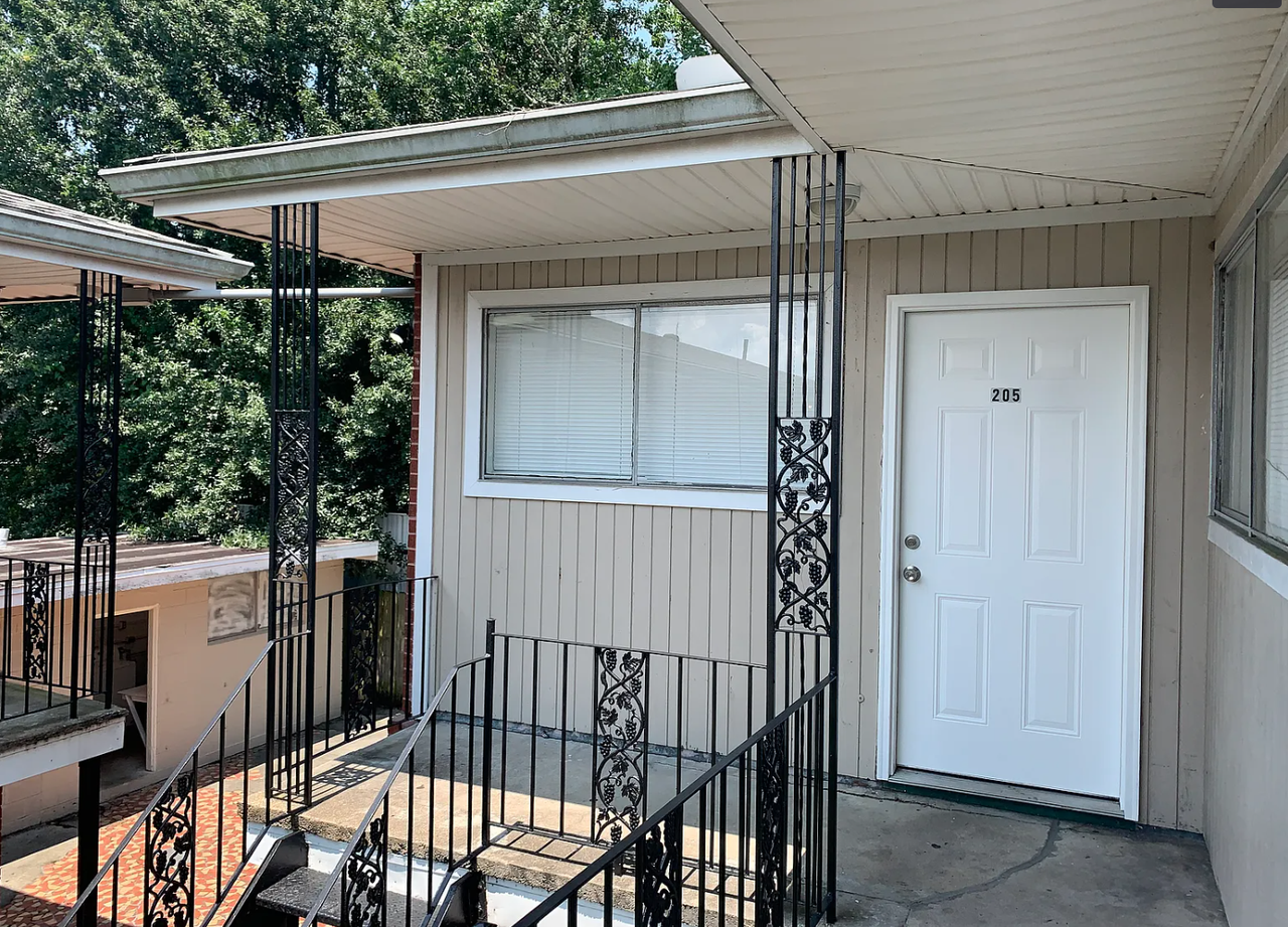 707 North Robertson Street - Photo 5 of 6