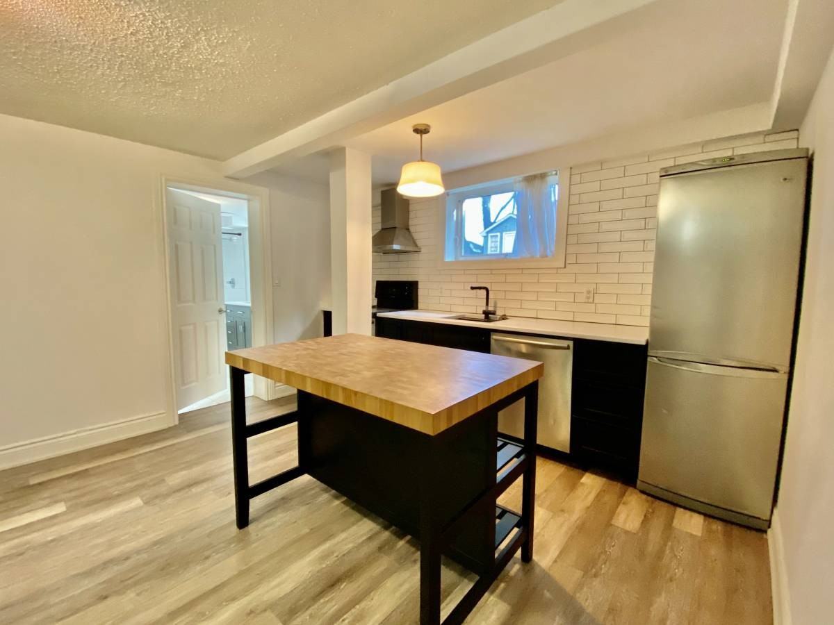 58 Maple Ave S #1 - Photo 3 of 21