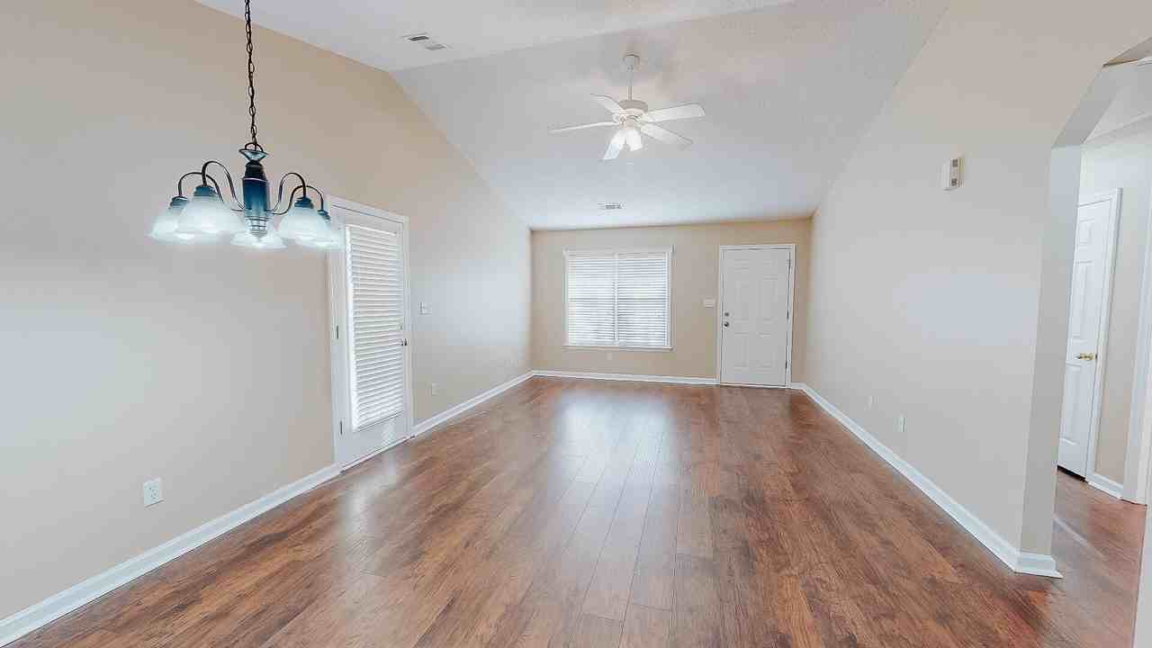 101 Queens Ct - Photo 5 of 18