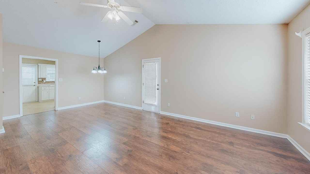 101 Queens Ct - Photo 6 of 18