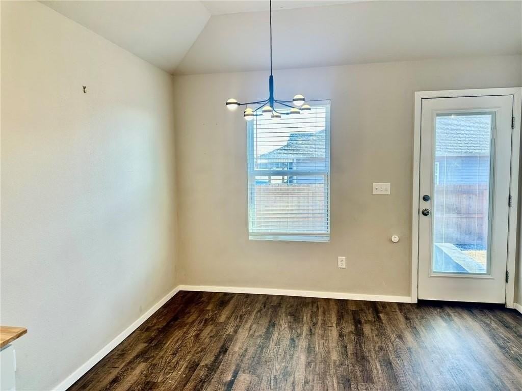 920 Queen St - Photo 7 of 33