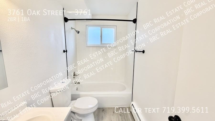 OAK NORTH APTS - Photo 7 of 17