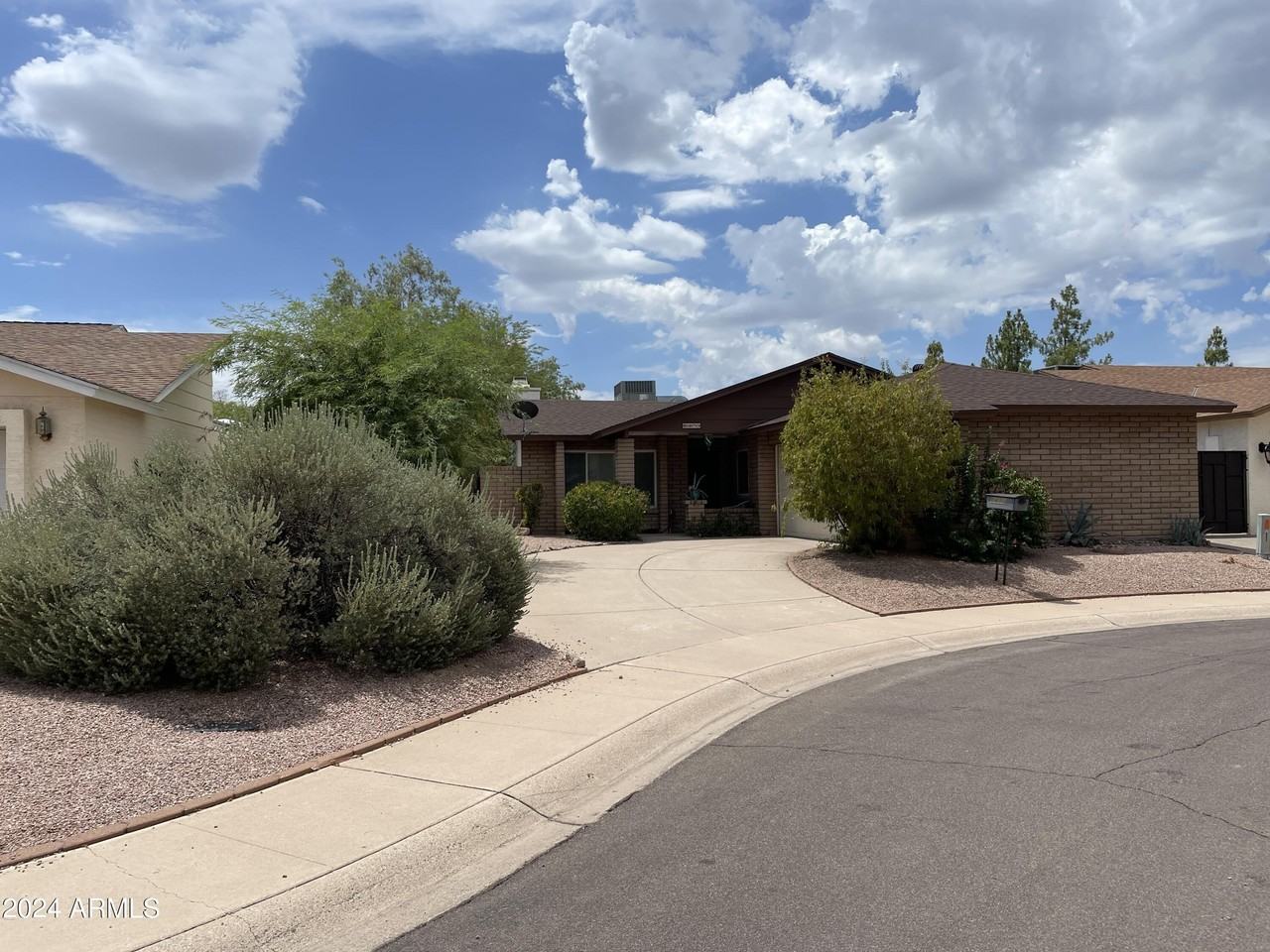 8473 E Pierce St - Photo 4 of 42