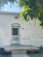 featured image of 1039 W 3rd St