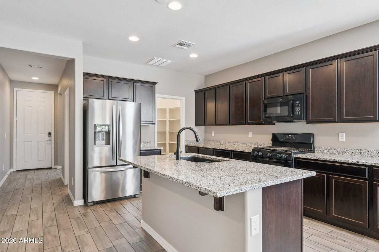 1924 S 82nd Cir - Photo 5 of 34