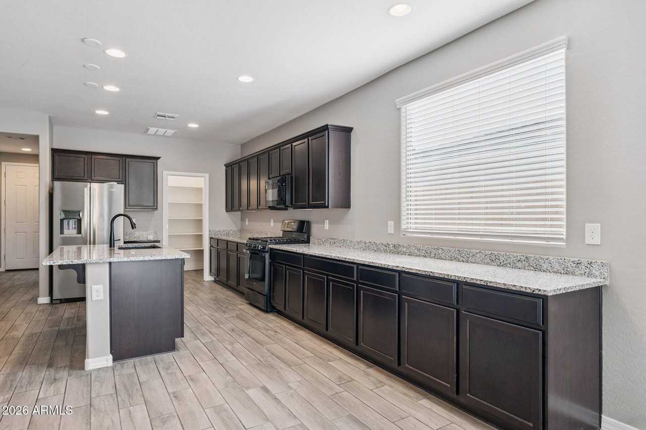 1924 S 82nd Cir - Photo 7 of 34