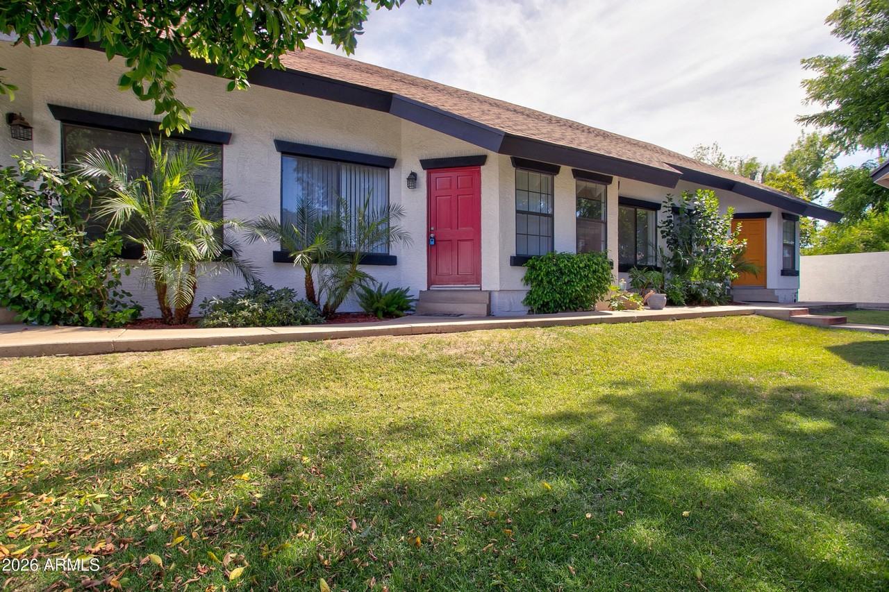 2215 W Augusta Ave Apt 102 #102 - Photo 4 of 39