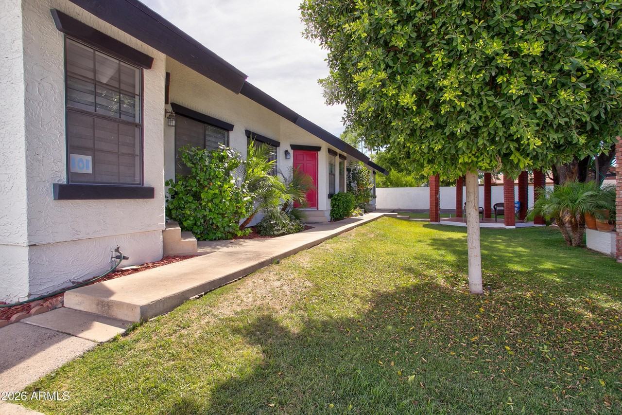 2215 W Augusta Ave Apt 102 #102 - Photo 6 of 39