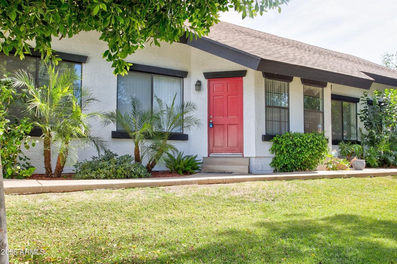 2215 W Augusta Ave Apt 102 #102 - Photo 7 of 39