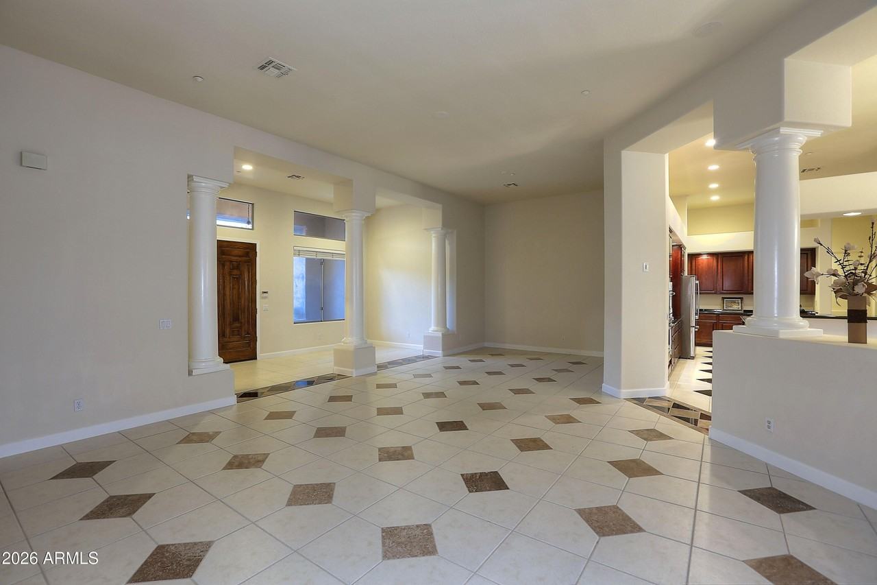 10249 N 64th St - Photo 4 of 29