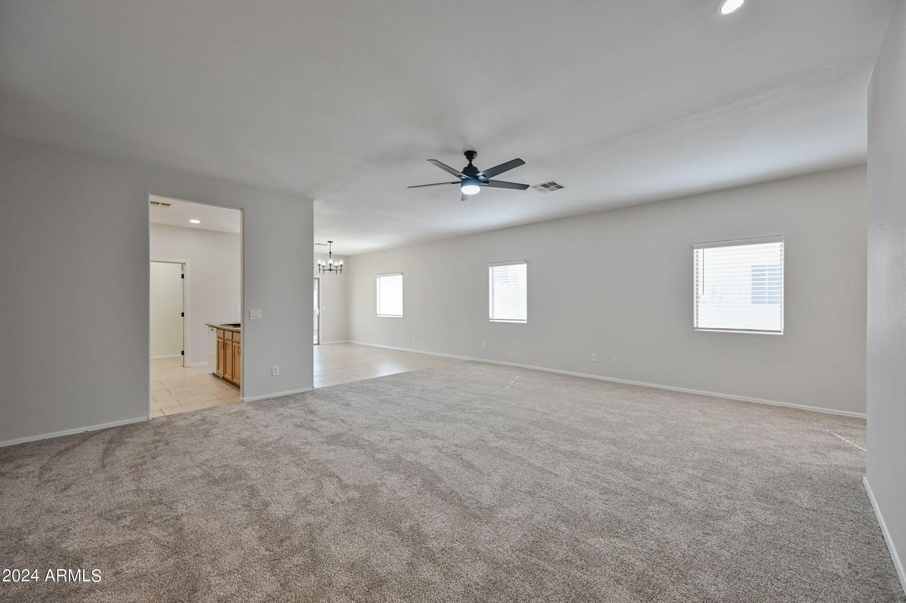 1949 E Saddle Dr - Photo 6 of 29