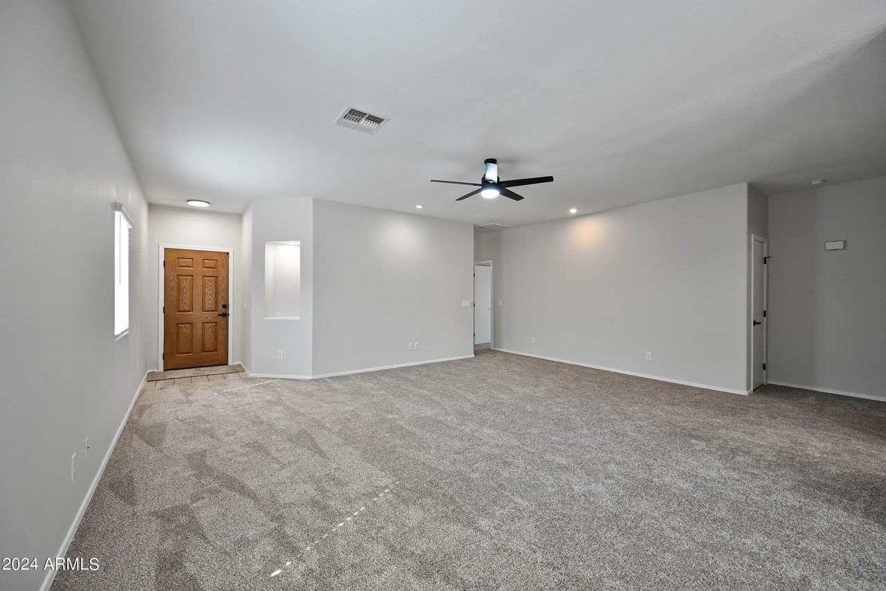 1949 E Saddle Dr - Photo 7 of 29