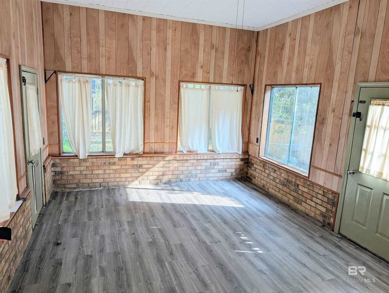 30900 Driftwood Ln - Photo 7 of 11