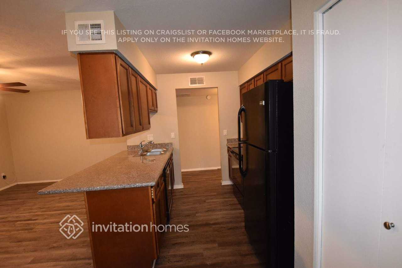 1296 W Tulsa St - Photo 5 of 14