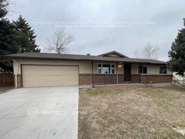 featured image of 7113 W Hinsdale Dr