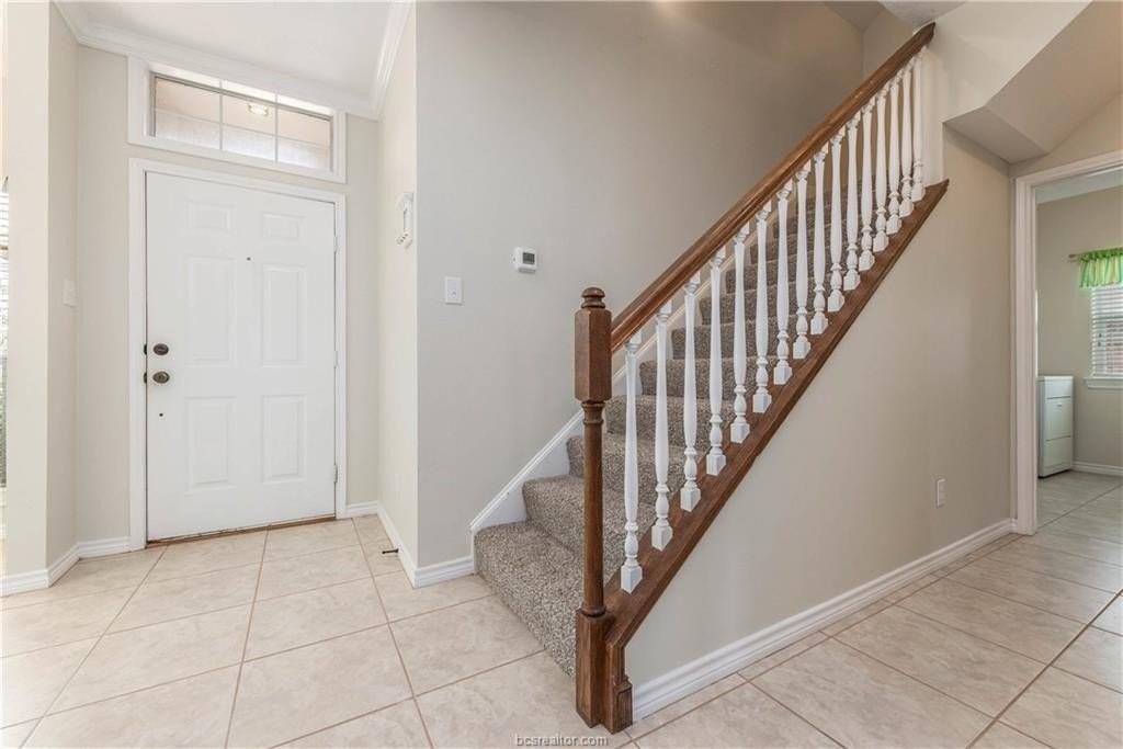 408 Montauk Ct - Photo 2 of 16