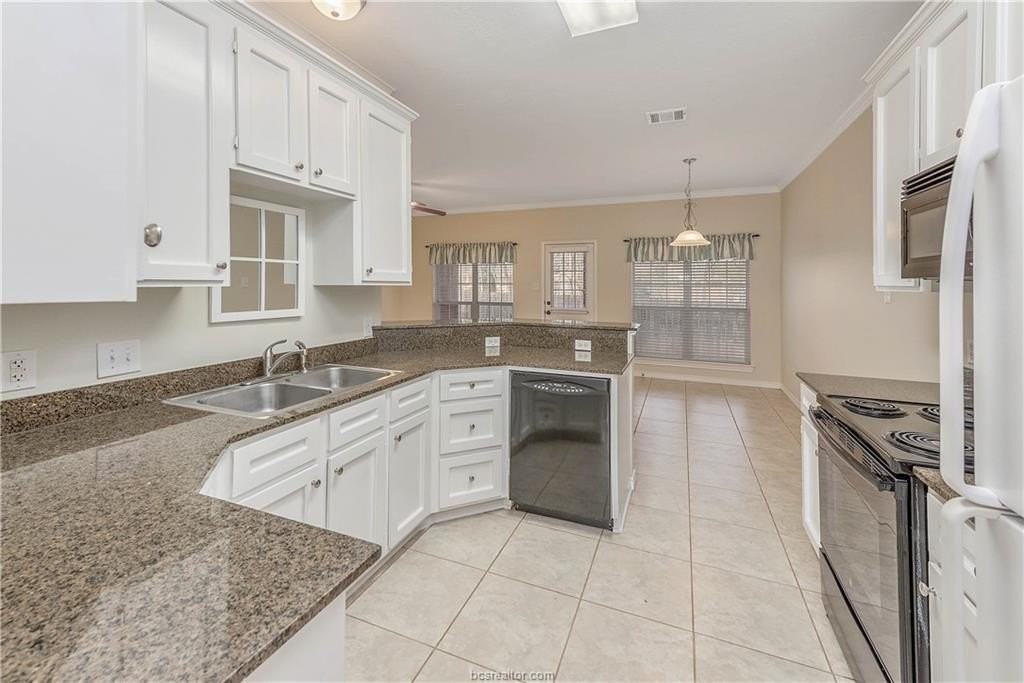 408 Montauk Ct - Photo 4 of 16