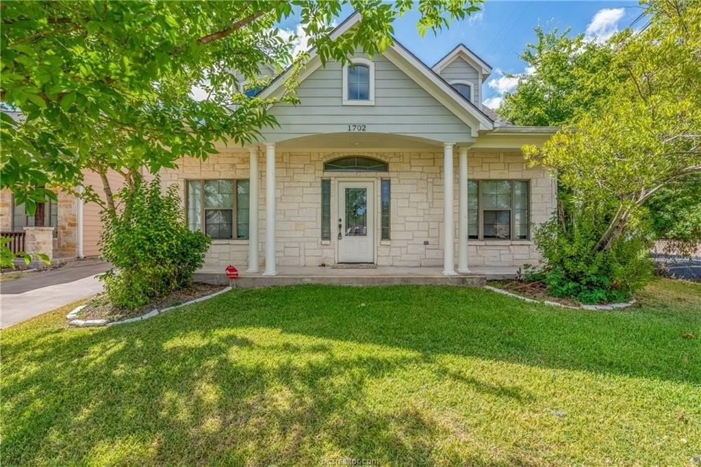 1702 Boardwalk Ct - Photo 2 of 20