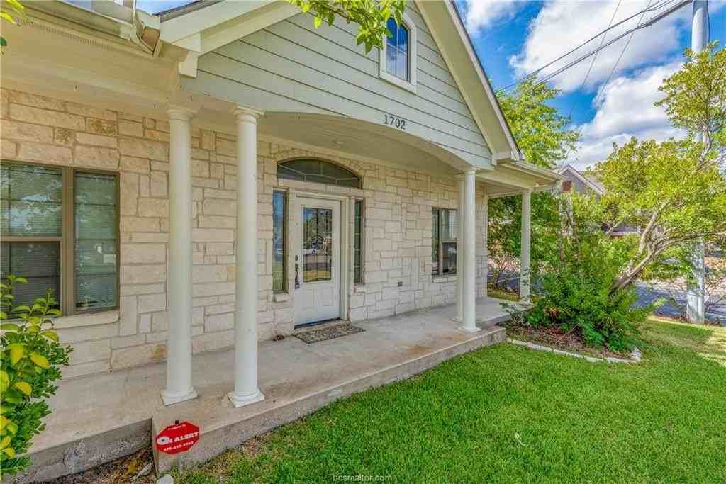 1702 Boardwalk Ct - Photo 3 of 20