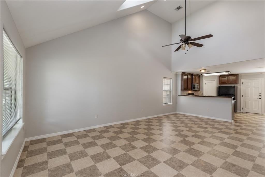 1702 Boardwalk Ct - Photo 5 of 20