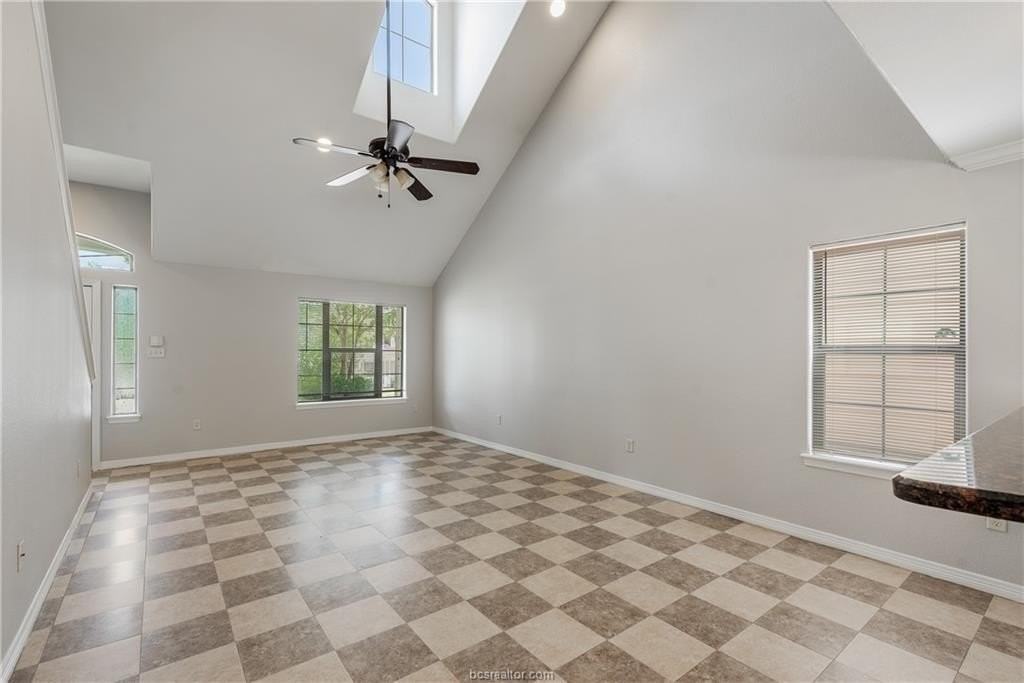 1702 Boardwalk Ct - Photo 7 of 20