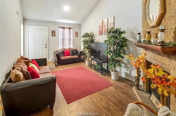 1231 Georgia St - Photo 4 of 11