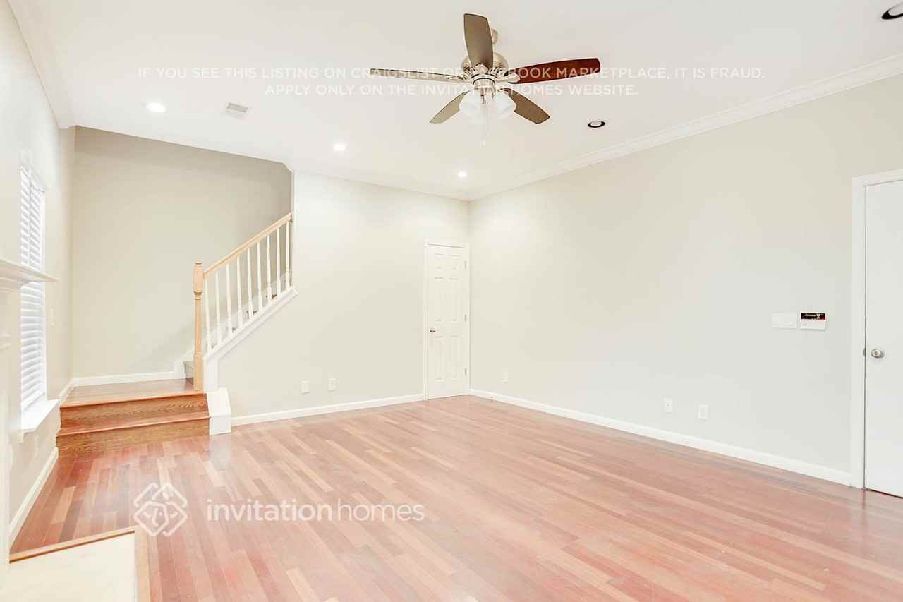 921 Ambeau Cir - Photo 2 of 21