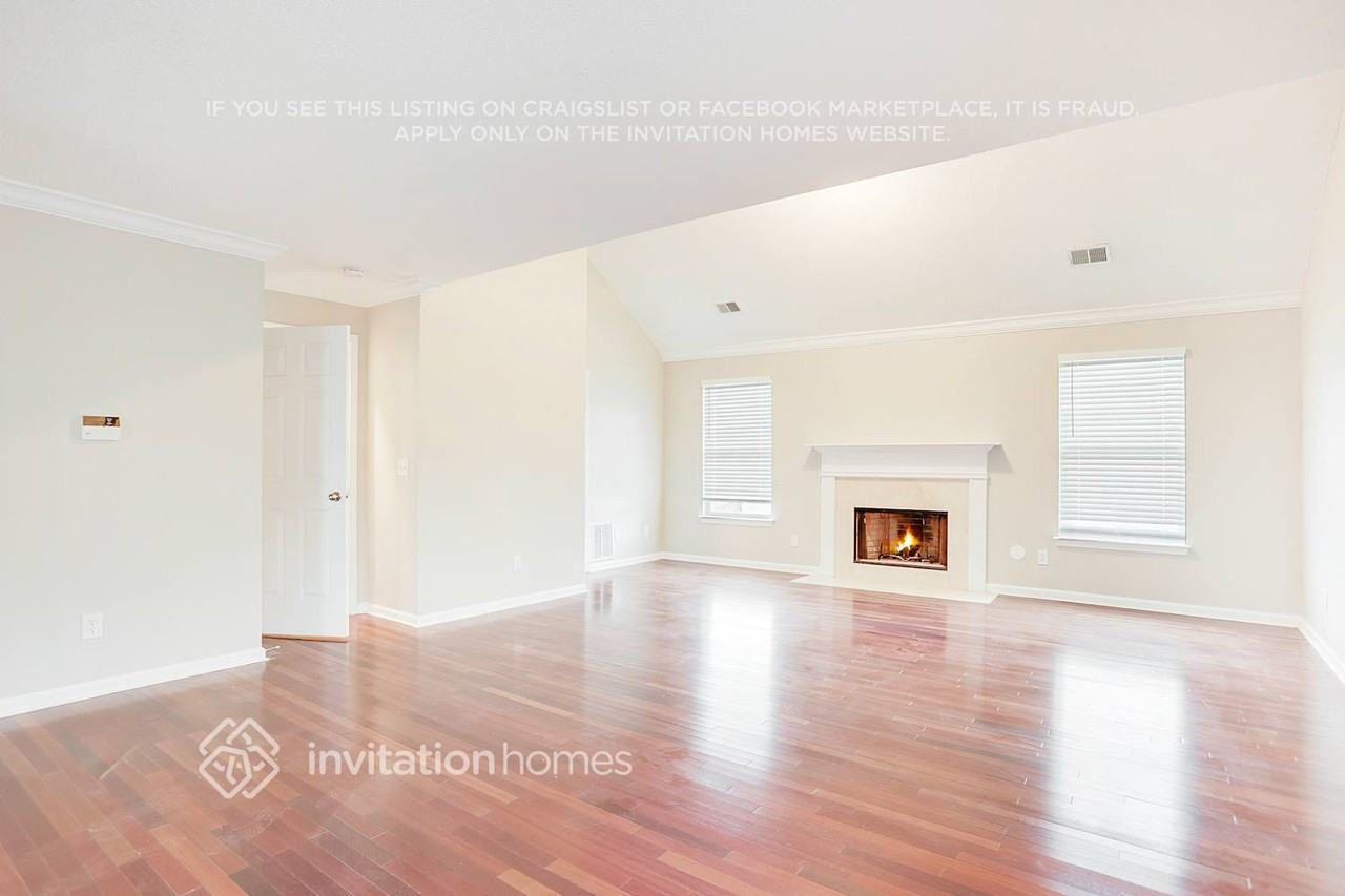 921 Ambeau Cir - Photo 4 of 21