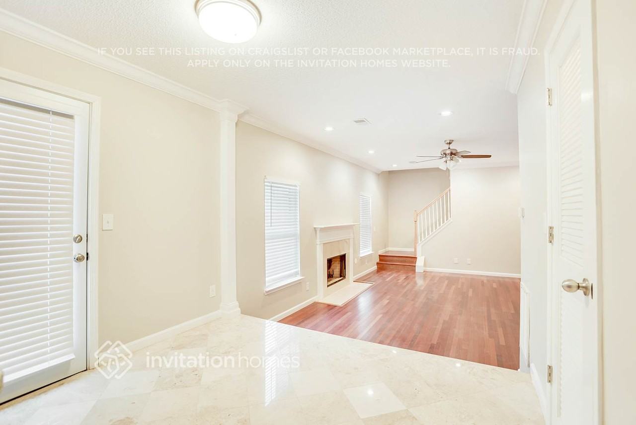 921 Ambeau Cir - Photo 5 of 21