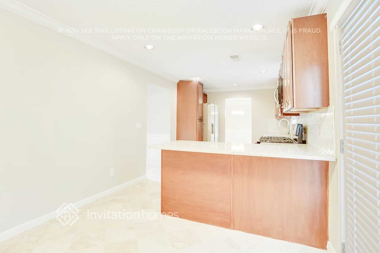 921 Ambeau Cir - Photo 7 of 21