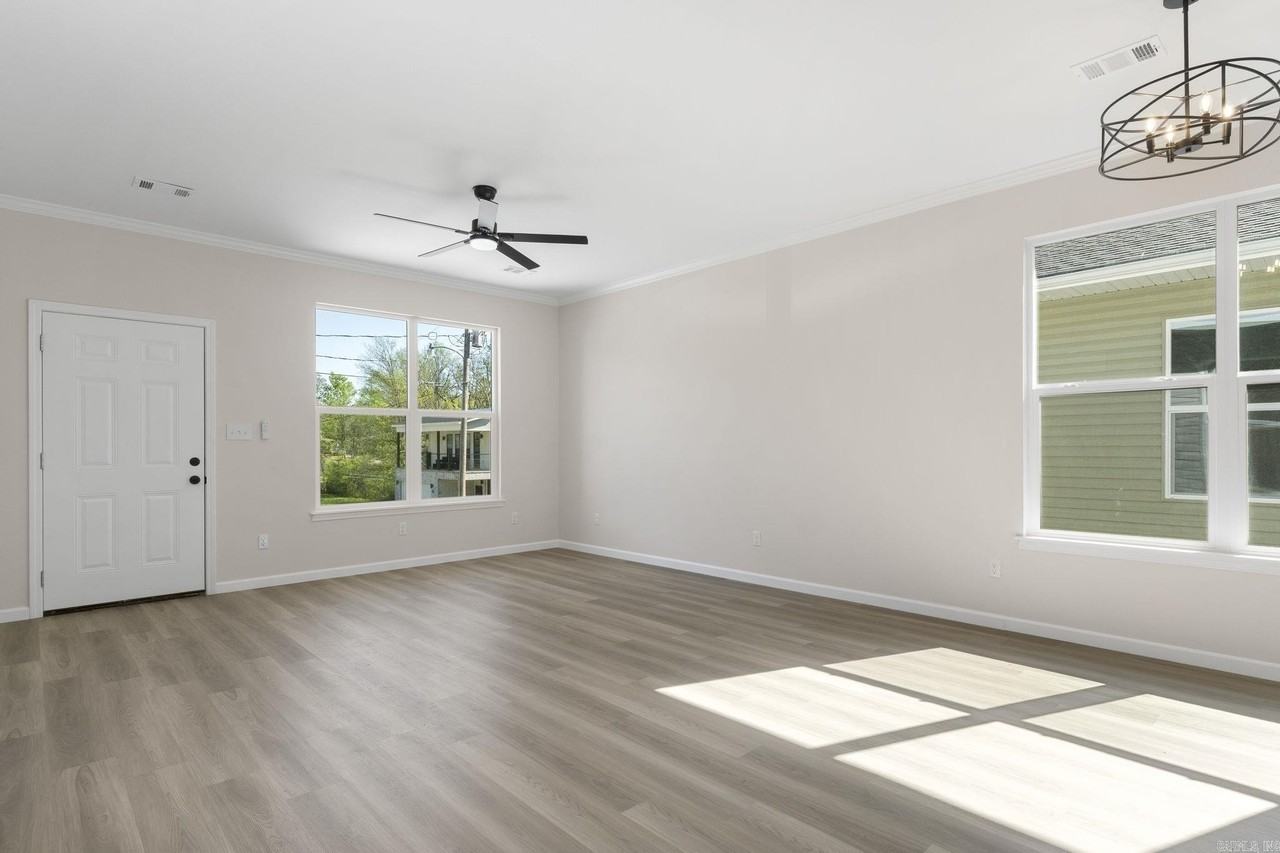 3401 W 17th St - Photo 4 of 48