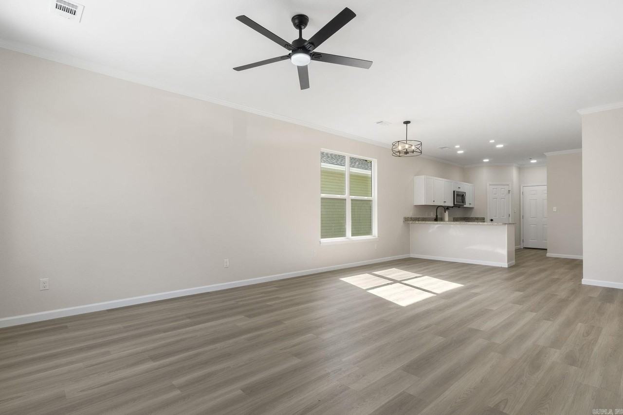 3401 W 17th St - Photo 5 of 48