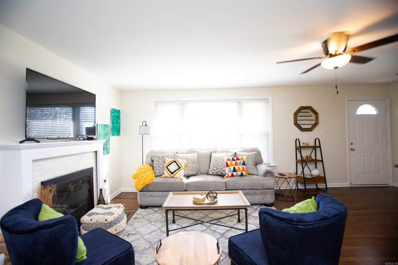 1429 Skyline Dr - Photo 5 of 50