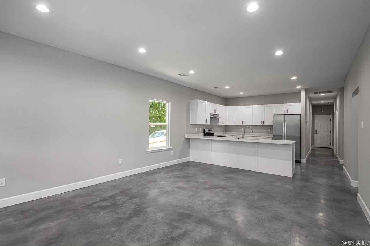 1621 Wilson Rd - Photo 2 of 26