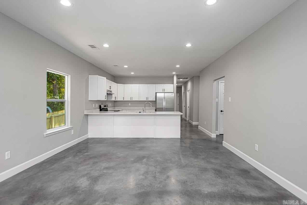 1621 Wilson Rd - Photo 3 of 26