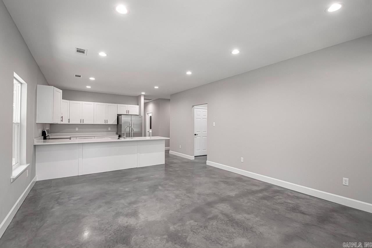 1621 Wilson Rd - Photo 4 of 26